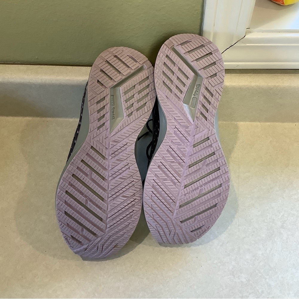 Brooks Women's Black and Light Purple Running Shoes - Picture 5 of 12